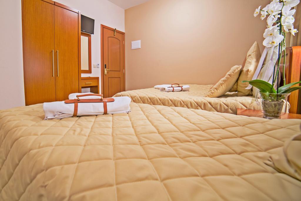Pioneer Excelsior Rooms Paralía المظهر الخارجي الصورة
